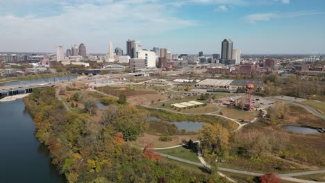 aerial ascent of scioto audubon park and downtown columbus, ohio - drone 4k