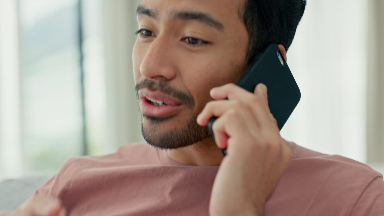 웃는 남자, 말하는 전화 통화