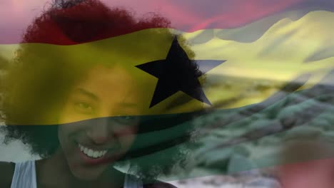 Animación-De-La-Bandera-De-Ghana-Sobre-Una-Mujer-Afroamericana-En-La-Playa.