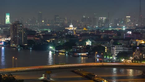 4k time-lapse: el horizonte de bangkok y el tráfico en la hora pico.