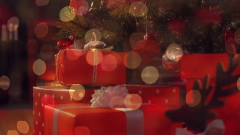 Animation-Von-Geschmücktem-Weihnachtsbaum,-Geschenken-Und-Fallendem-Schnee