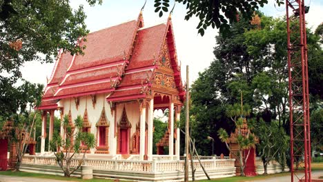 Buddhist-Thai-Temple-with-Red-Rooftop-and-Golden-Decoration-in-Thailand