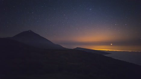 Timelapse-of-the-Moon-setting-in-Teide-national-park,-Tenerife,-Canary-Islands,-Spain