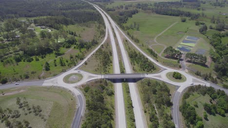 Daytime-Traffic-On-Pacific-Highway-And-Macleay-Valley-Way-Overpass-In-Kempsey-Shire,-New-South-Wales,-Australia