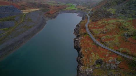 Lago-En-La-Cantera-Dinorwic-En-El-Hermoso-Paisaje-De-Gales---Antena