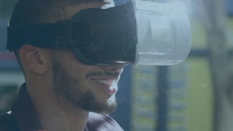 animación de una red de conexiones en primer plano de un hombre biracial con auriculares vr en la oficina