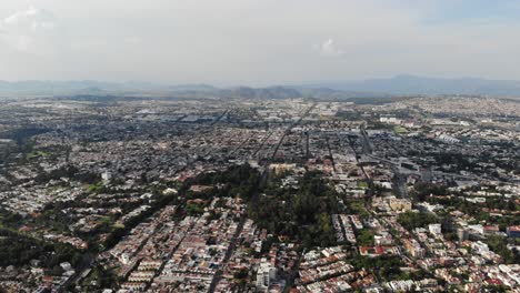drone shot of the city. (guadalajara, jalisco, méxico)