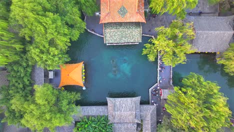 Spring-water-gushing，Baotu-Spring-in-Jinan,-Shandong,-China