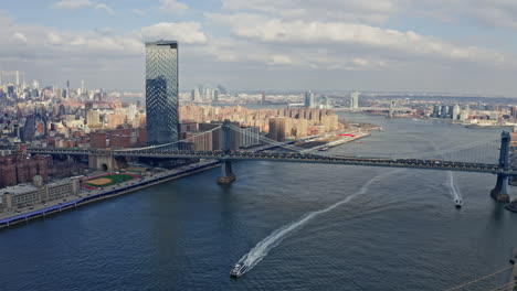 brooklyn and manhattan bridges across east river
