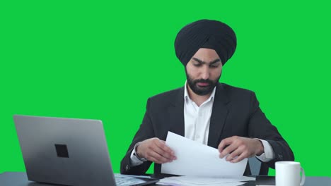 Feliz-Hombre-De-Negocios-Indio-Sikh-Haciendo-Una-Reunión-En-Una-Videollamada-En-Pantalla-Verde