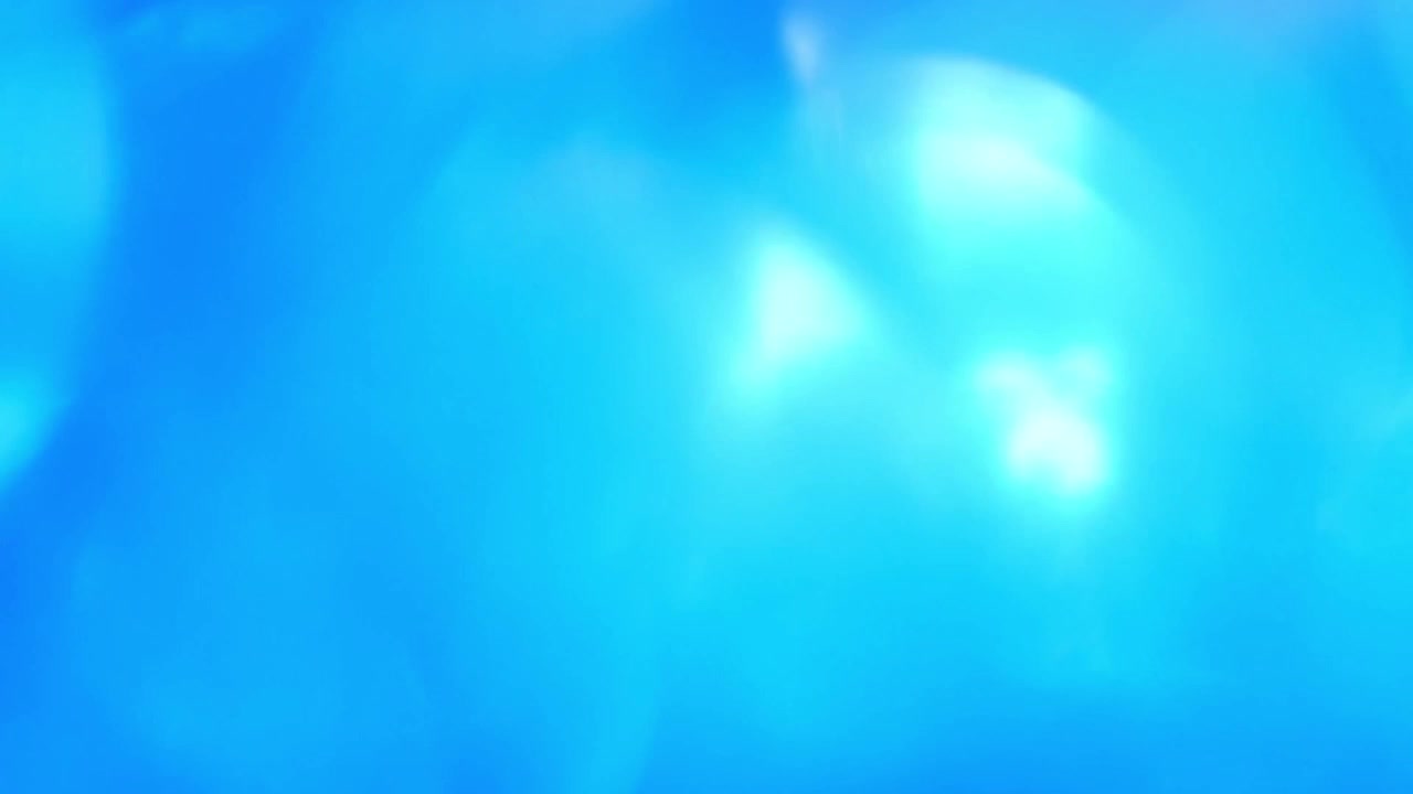 Perdite di luce blu astratte e bokeh su sfondo scuro