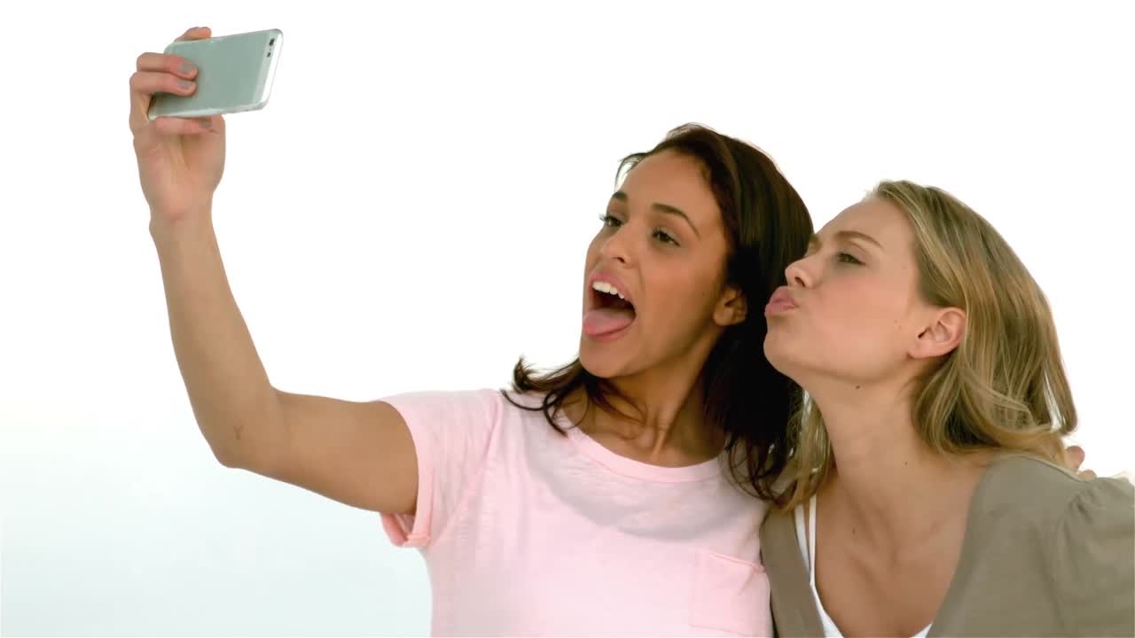 chicas tomando una selfie bonita