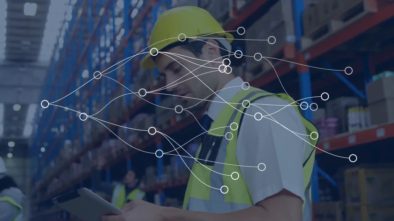 animación de una red de conexiones con puntos sobre un trabajador caucásico en un almacén