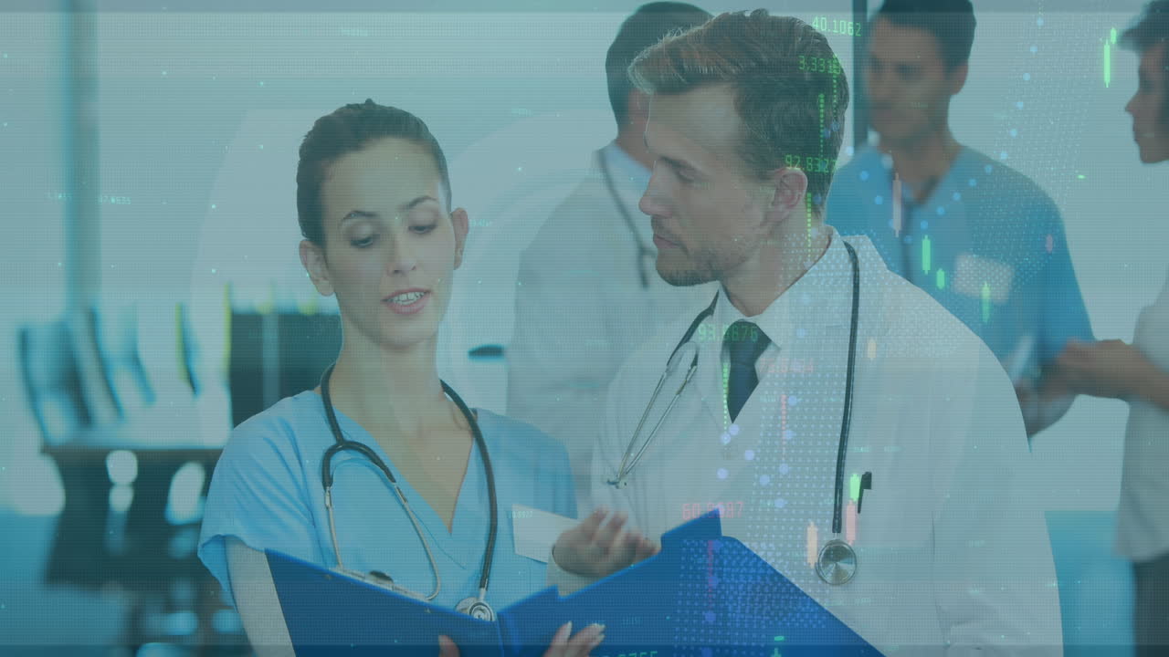 animación del procesamiento de datos financieros sobre diversos médicos masculinos y femeninos discutiendo en el hospital.