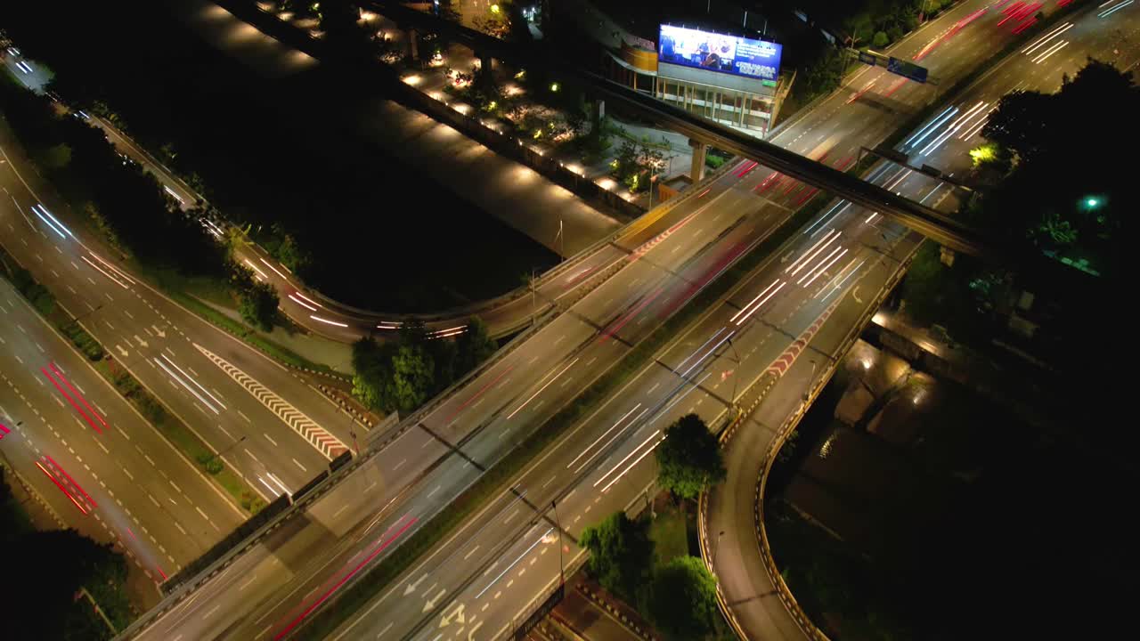 쿠알라룸푸르의 높은 각도 뒤로 이동 샷