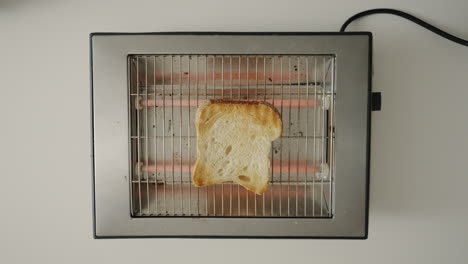 Retro-Toaster-Toastet-Toast-Von-Oben,-Aufnahme-4k