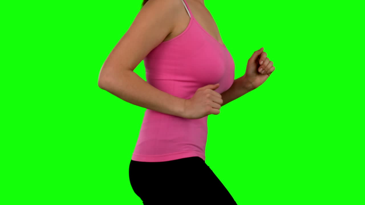 Donna in forma che fa jogging su green screen