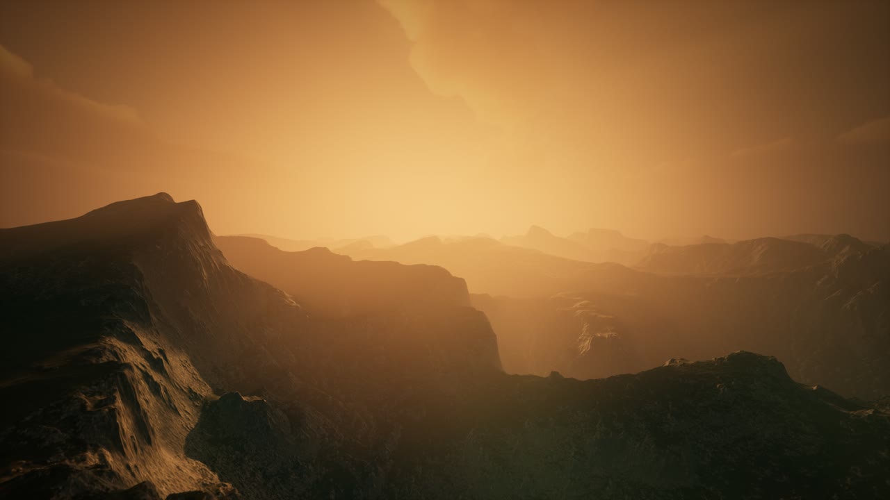 극적인 무거운 안개로  ⁇ 인 높은 산꼭대기