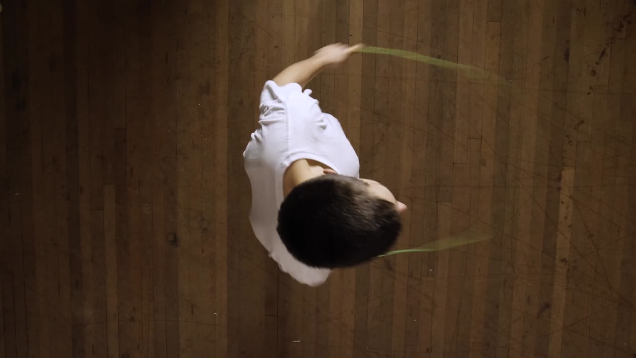 칼로리를 태우기 위해 줄넘기로 운동하는 것 - 상위 뷰