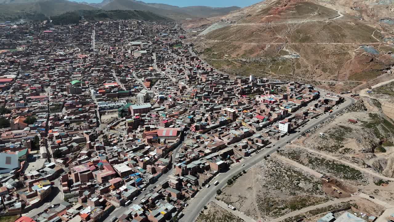 potosí ciudad sudamericana bolivia mina de plata nacional de la moneda boliviana ciudad minera de potosí vista aérea de avión no tripulado