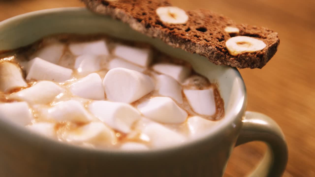 마시멜로와 함께 커피 컵