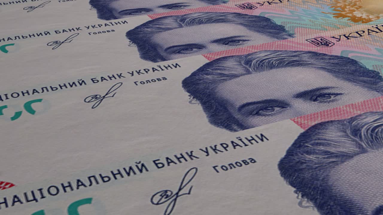 el fondo de los billetes de 200 hryvnia ucranianos. muchos billetes.