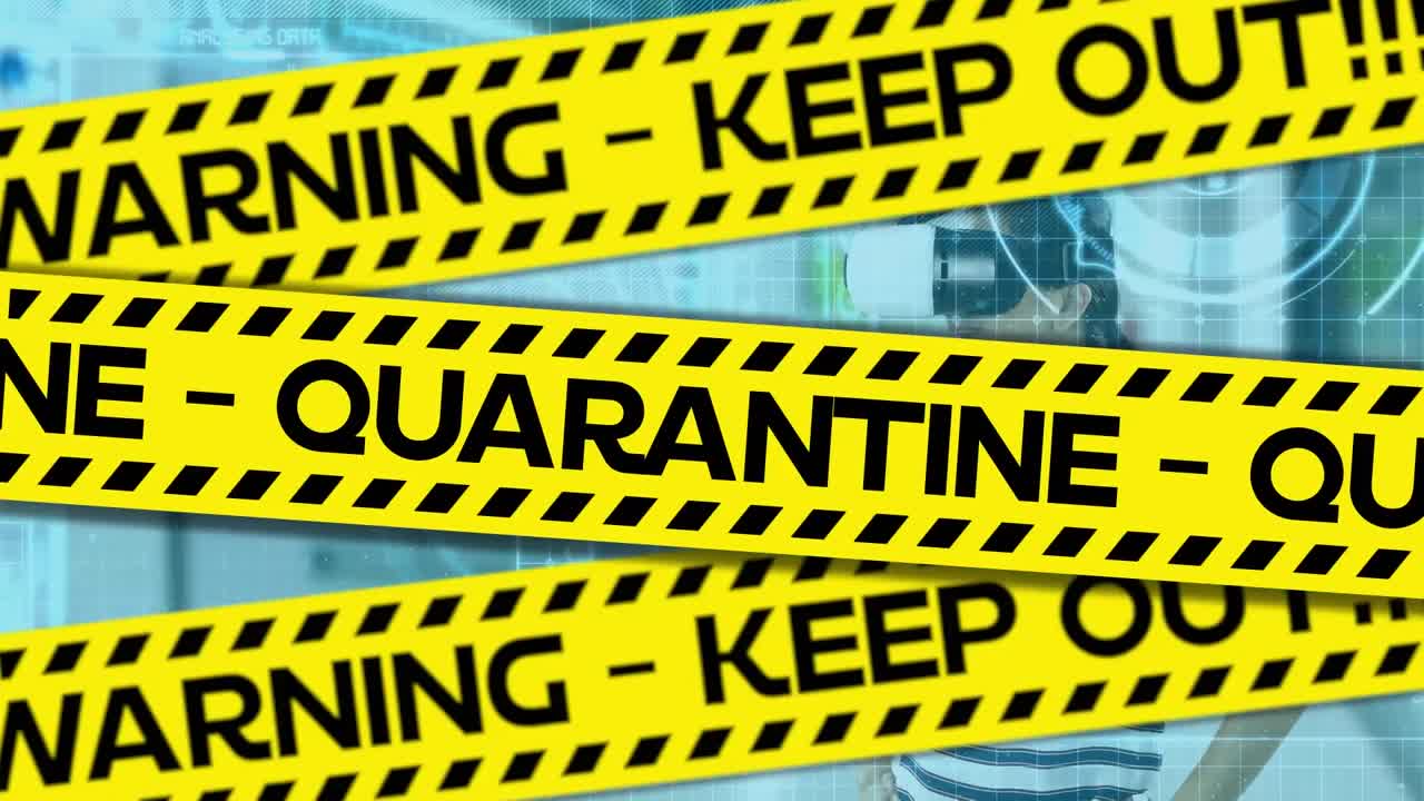 격리 경고 텍스트의 애니메이션과 vr 헤드 ⁇ 을 착용한 여성에 대한 데이터 처리