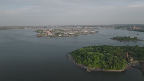 aerial view of rikers island jail