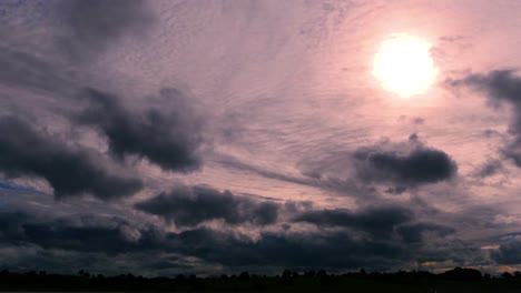 estos dramáticos lapsos de tiempo del cielo con videos de sol son adecuados para proyectos de uso múltiple, inserte su título, mensaje o logotipo