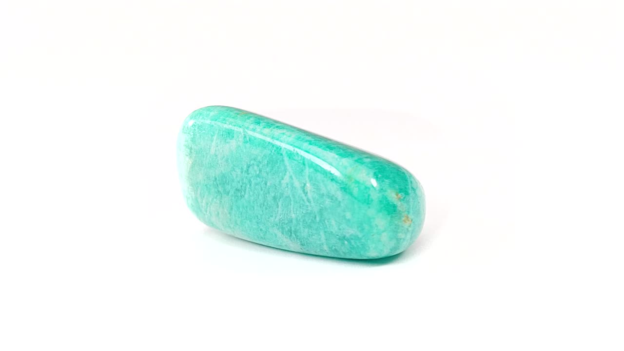 아마조나이트는 색으로 회전합니다.