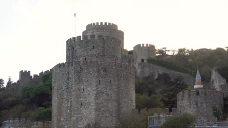 Fortaleza-Medieval-En-Estambul-Llamada-Castillo-Rumelio-En-Un-Lugar-Histórico
