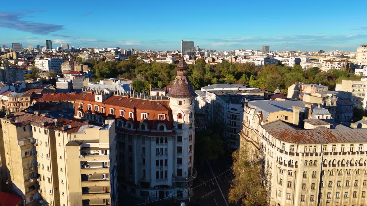 vista desde un avión no tripulado sobre el teatro bulandra, distrito de ojar, bucarest, rumania