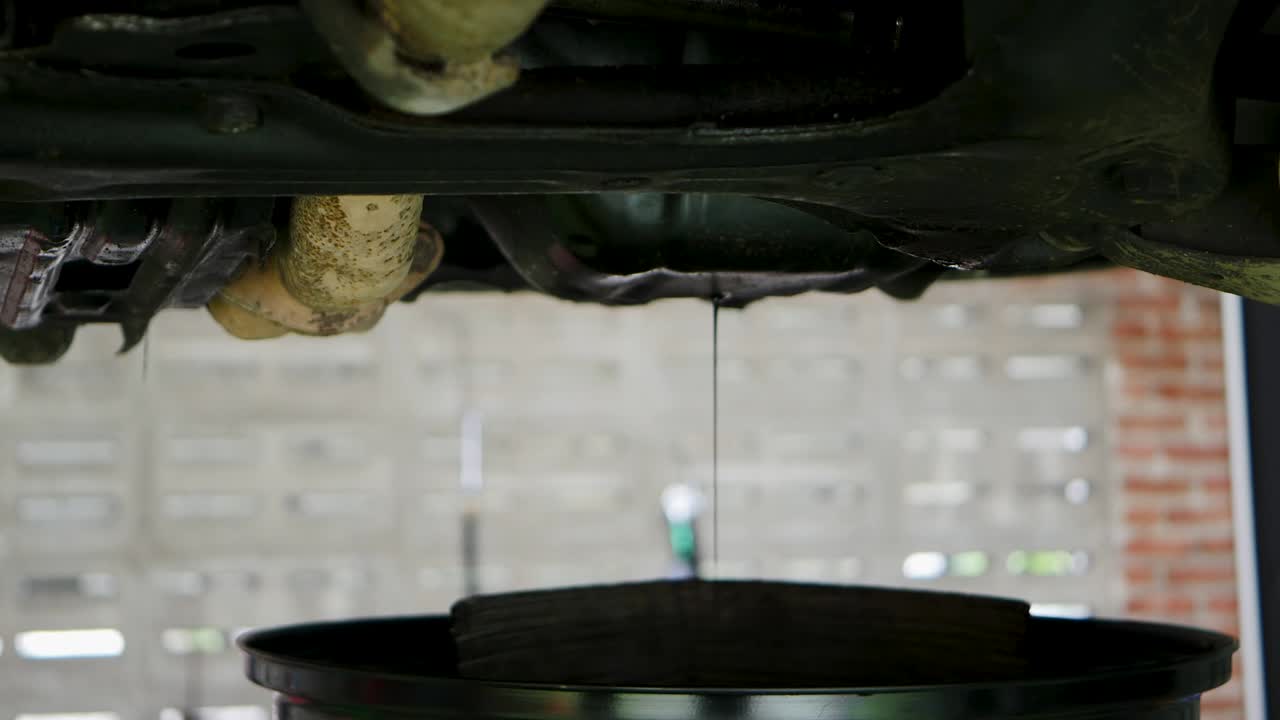 전문적인 기계 정비 자동차