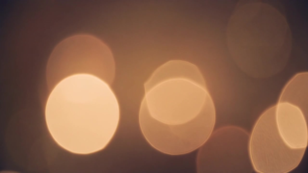 Sfondo astratto di sfere di luce bokeh dorate e soffuse