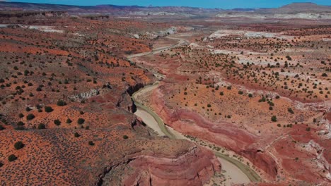 vista aérea del área silvestre de paria canyon-vermilion cliffs en un día soleado en utah y arizona, estados unidos