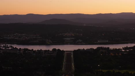 Timelapse-De-La-Puesta-Del-Sol-De-La-Vista-Desde-El-Monte-Ainslie-En-Canberra,-Australia