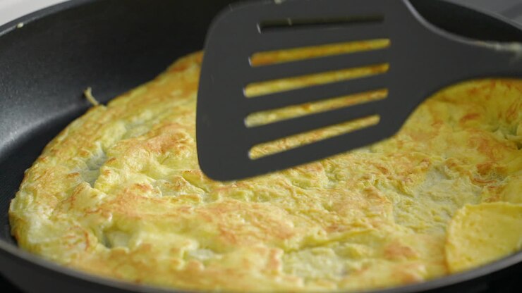 Making delicious Taiwanese omelette, egg pancake roll