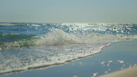ocean waves at beach