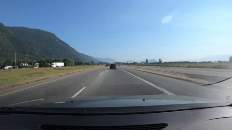 Autofahren-Auf-Der-Autobahn,-Sicht-Von-Der-Dashcam,-Zeitraffer