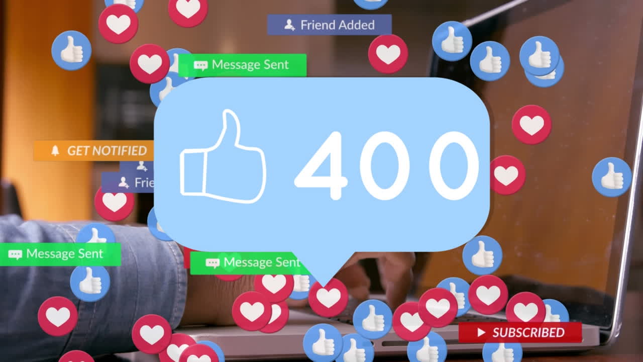 Animación de iconos de 'me gusta' y redes sociales sobre un empresario birracial usando un portátil.