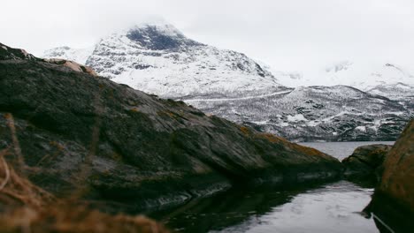 Desenmarque-Imágenes-De-Lapso-De-Tiempo-Sobre-Rombafjord-En-El-Norte-De-Noruega