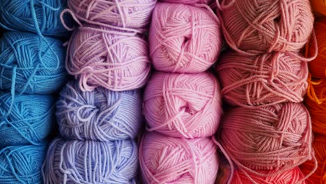 Bolas de hilo de colores