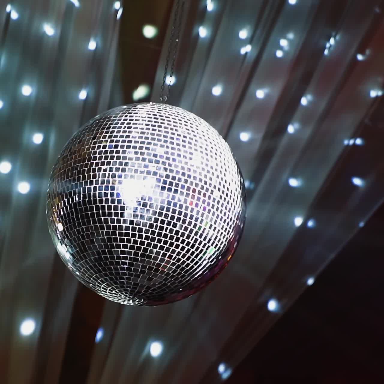 Bolas de Discoteca Refletoras e Luzes Cintilantes