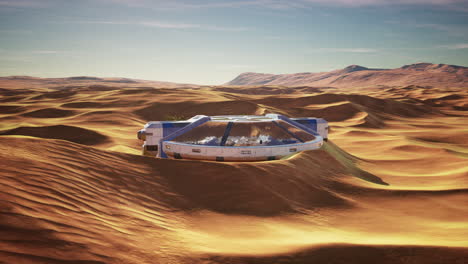 hábitat de nave espacial futurista en un paisaje desértico