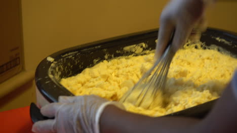 preparar puré de patatas para la cena de acción de gracias