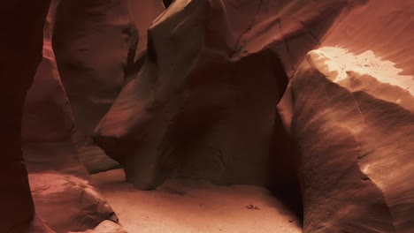 Glatte,-Massive-Sandsteinwände-Am-Antelope-Slot-Canyon-In-Lechee,-Arizona