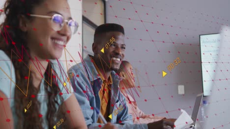 animación del procesamiento de datos en diversos grupos de personas de negocios