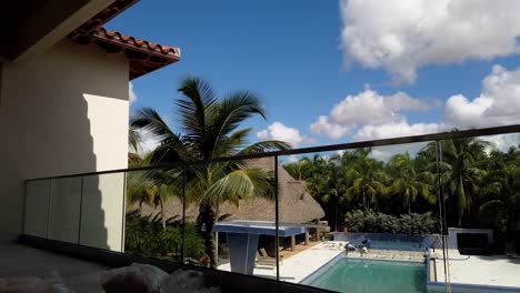 Nubes-De-Lapso-De-Tiempo-Rodando-En-Florida-Vistas-Desde-Una-Hermosa-Casa