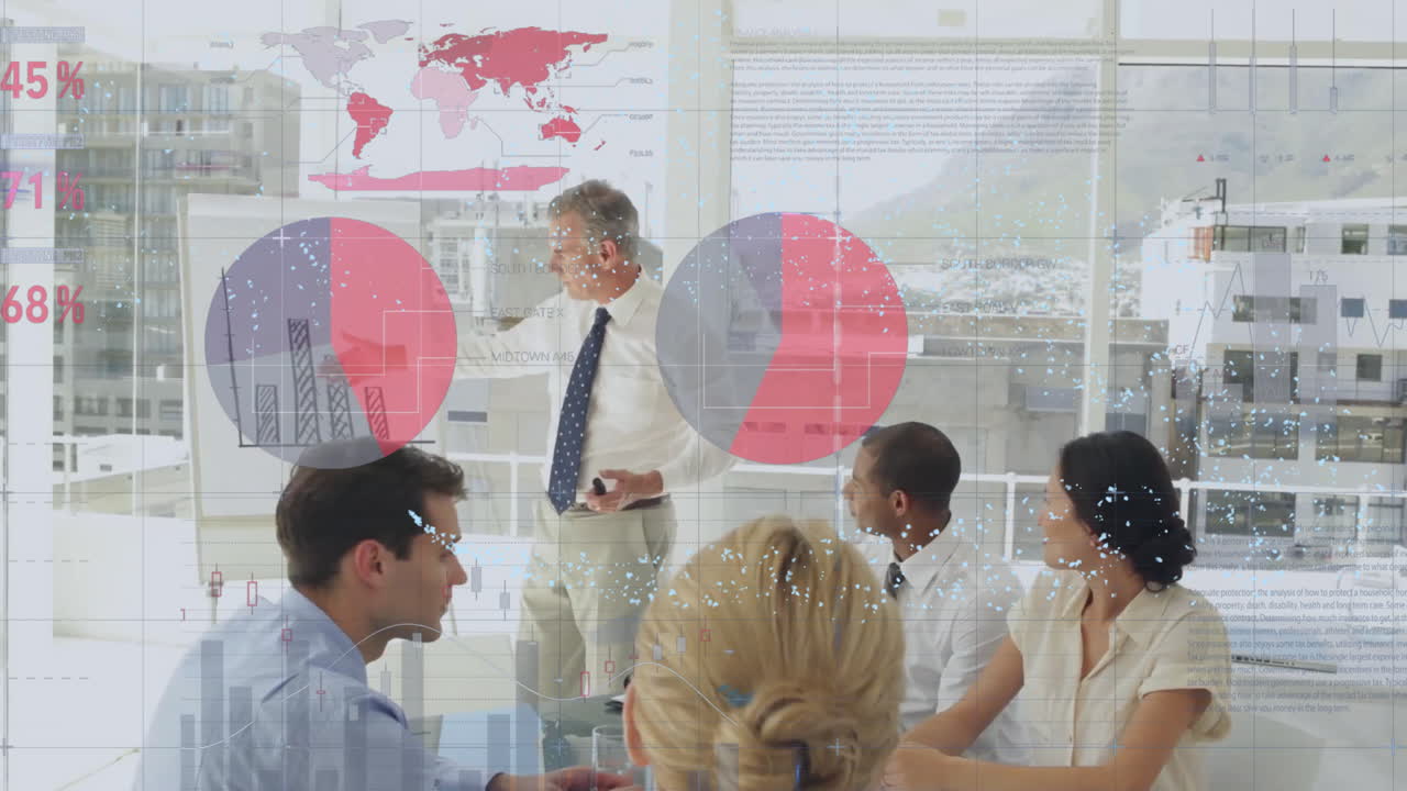 다양한 비즈니스맨이 동료들에게 프레젠테이션을 하는 인포그래픽 인터페이스의 애니메이션