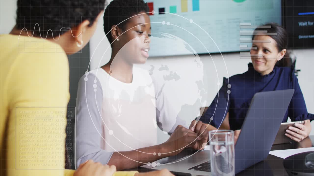 데이터 프로세싱의 애니메이션과 다양한 비즈니스 사람들이 사무실에서 이야기하는 세계